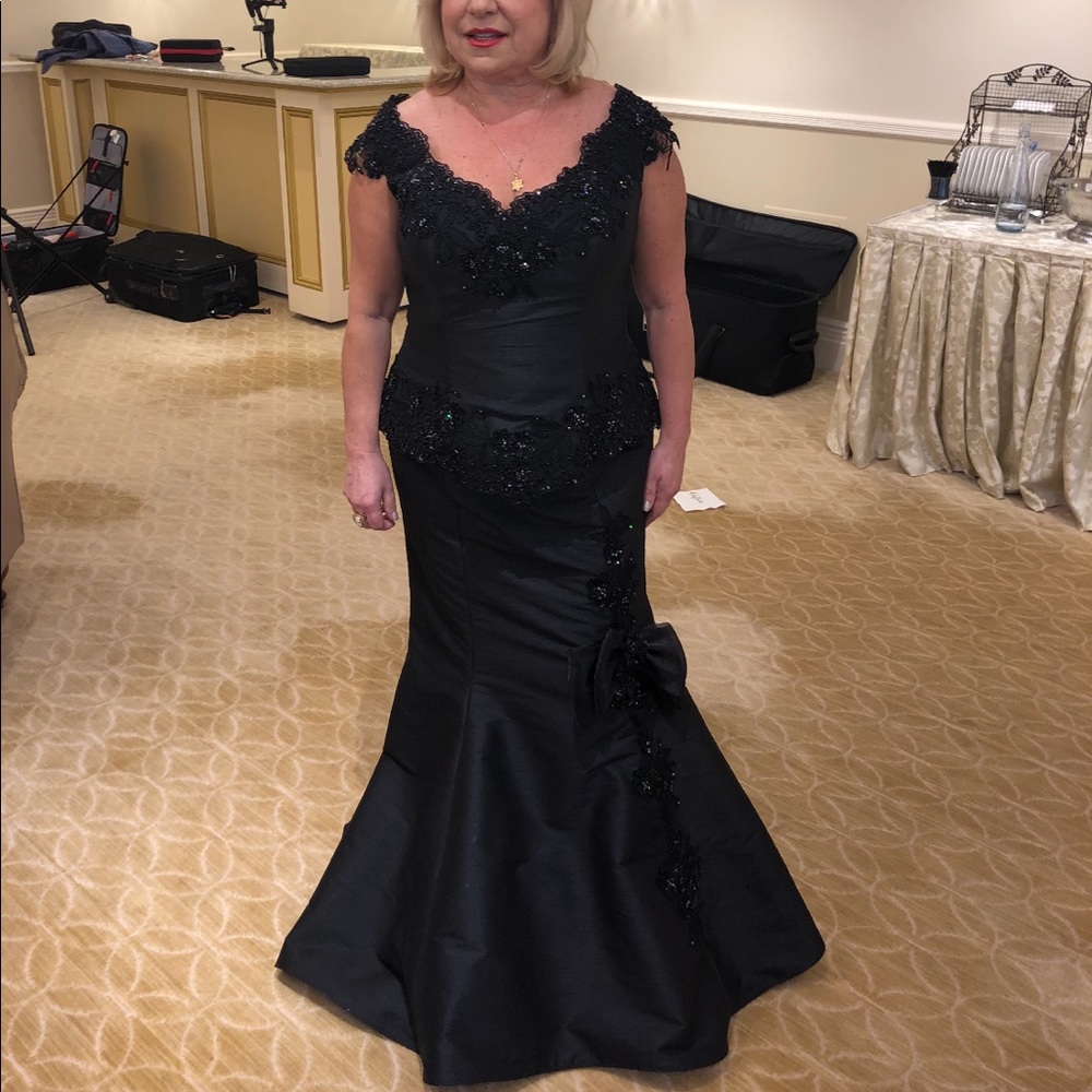 Tina di Martina - Mother of the bride black gown - Size 14P - Like New
